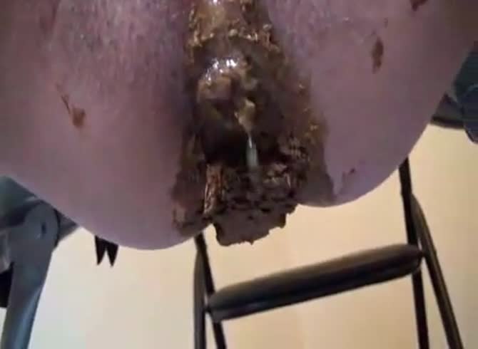 Video :Dirty scat whore with poop all over her holes